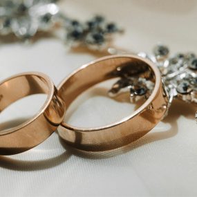 wedding-rings-LSDTPQ8.jpg